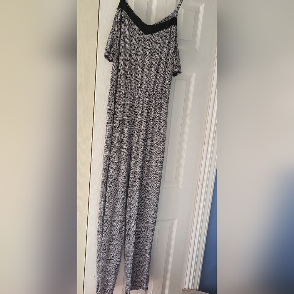 Simply styled missy jumper size L
